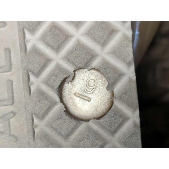 MICHAEL KORS MK FLIP FLOPS JET SET PRINT PVC GOLD SANDALS Size 9 - Picture 10 of 10